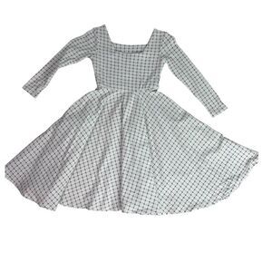 Remie Girl long sleeve dress size 6 White Gray Plaid